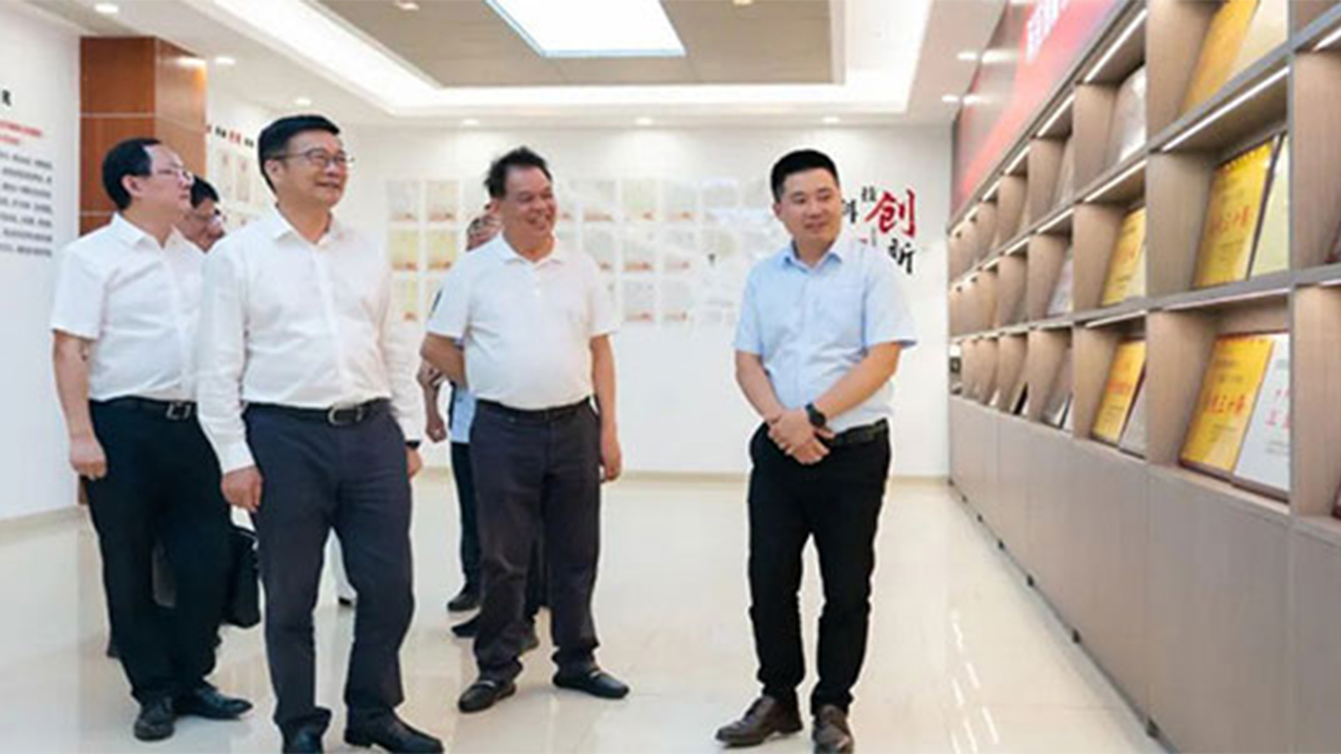 溫州灣新區(qū)黨工委書記、管委會主任周一富走訪浙江石化閥門有限公司